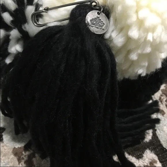 Fornarina Pom Pom scarf - Picture 4 of 4